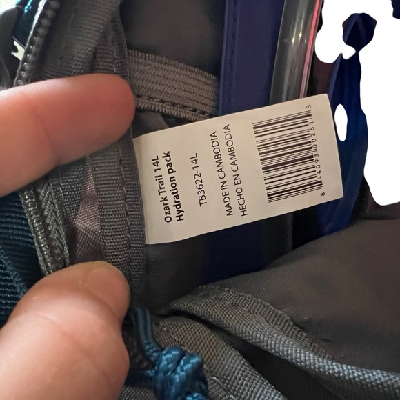 Ozark Trail Hydration Backpack Gray 72 oz - Picture 10 of 12